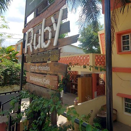 Ruby - Casa De Hospedes - Backpackers Нампула Екстериор снимка