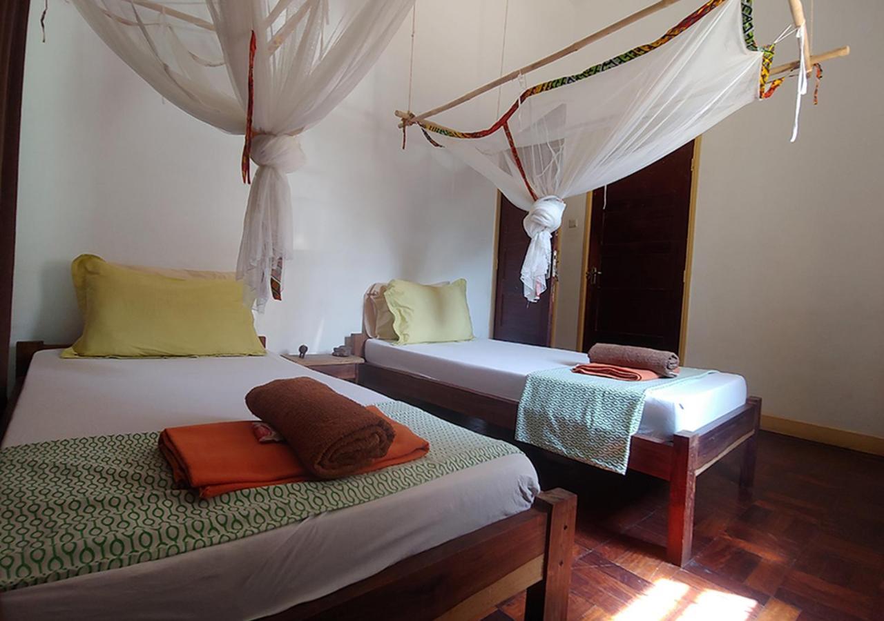 Ruby - Casa De Hospedes - Backpackers Нампула Екстериор снимка