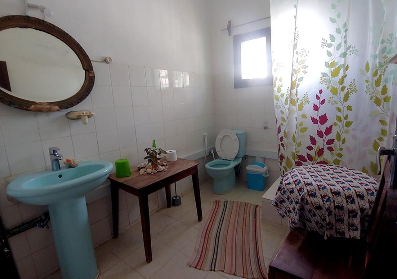 Ruby - Casa De Hospedes - Backpackers Нампула Екстериор снимка